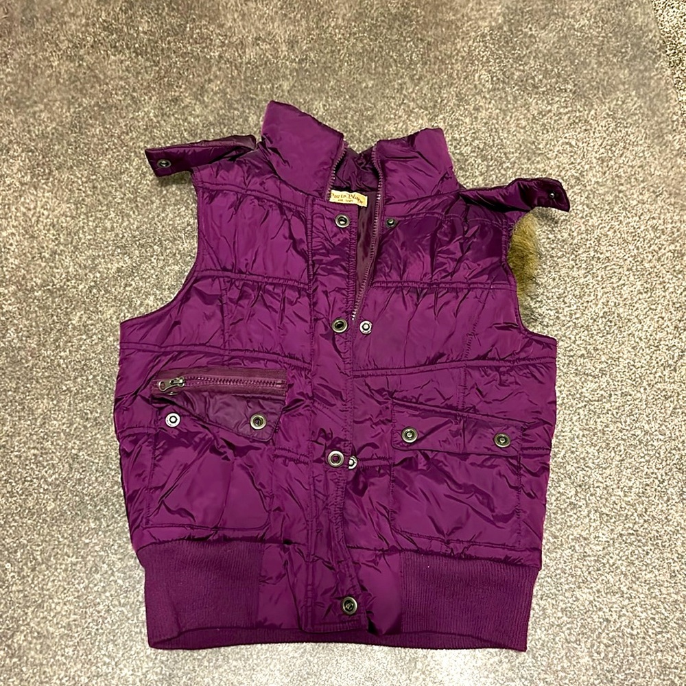 Junior vest with non removable hood